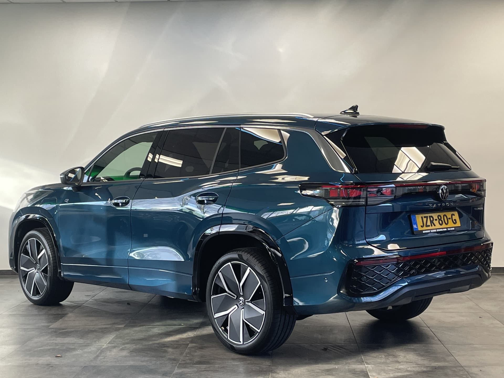 Volkswagen Tayron 1.5 eHybrid R-Line Edition thumbnail 3