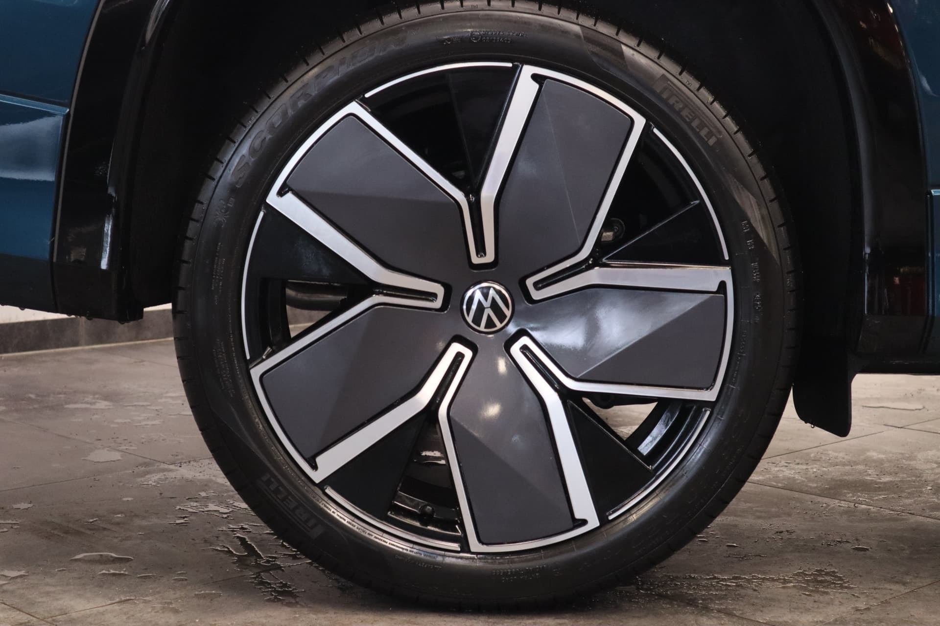 Volkswagen Tayron 1.5 eHybrid R-Line Edition thumbnail 5