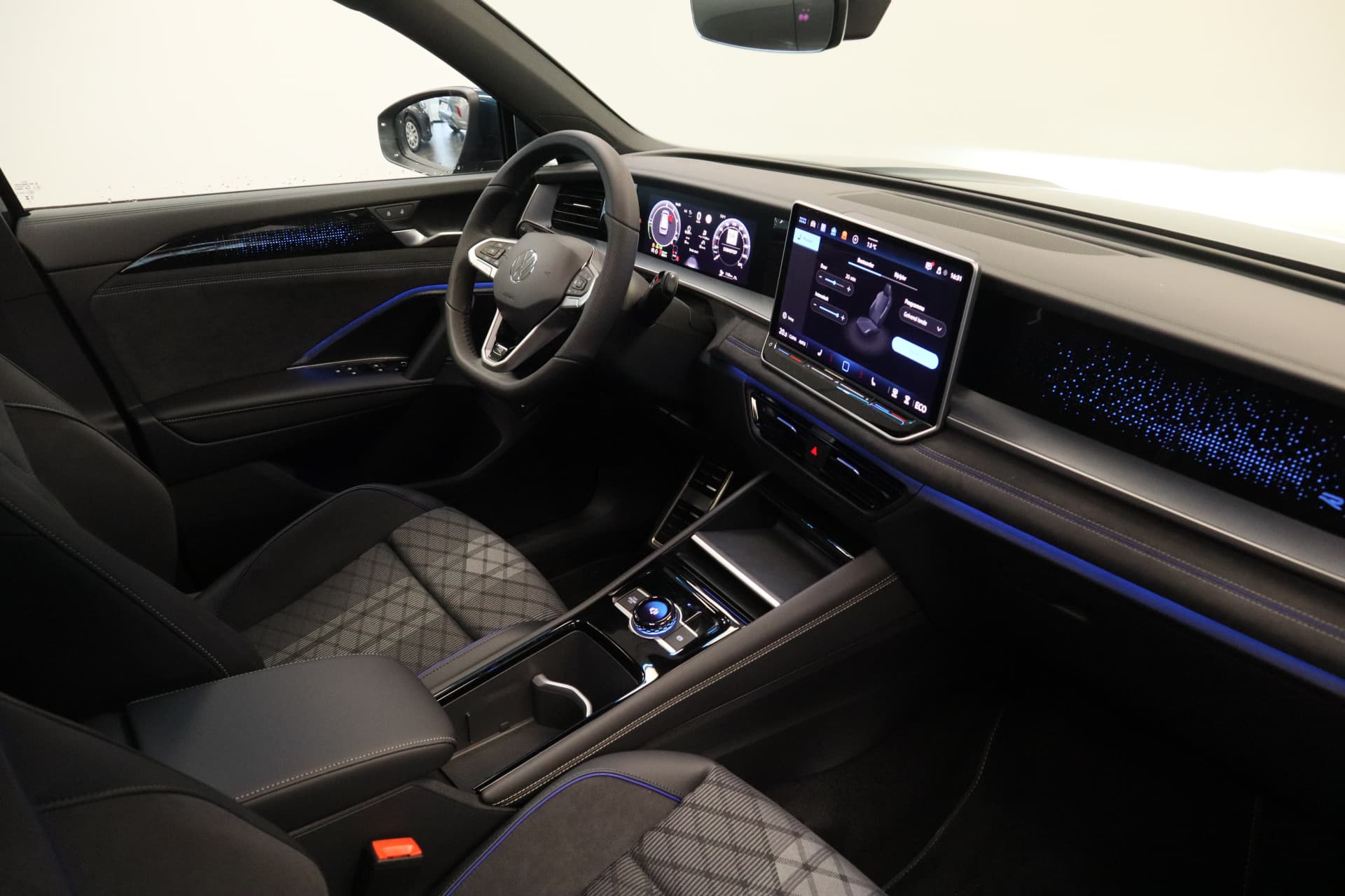 Volkswagen Tayron 1.5 eHybrid R-Line Edition thumbnail 24