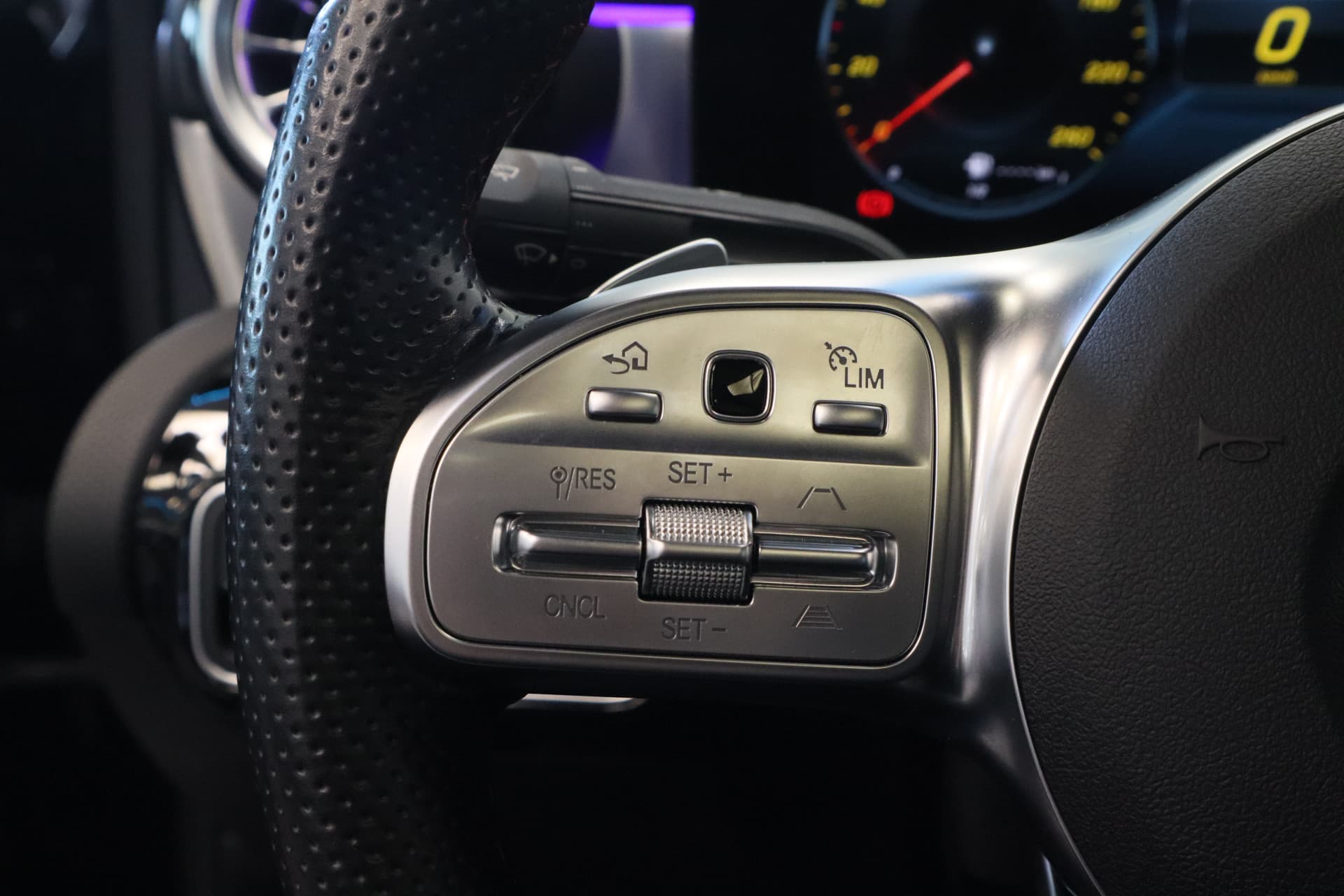 Mercedes-Benz A-Klasse 250 e Premium Plus thumbnail 8