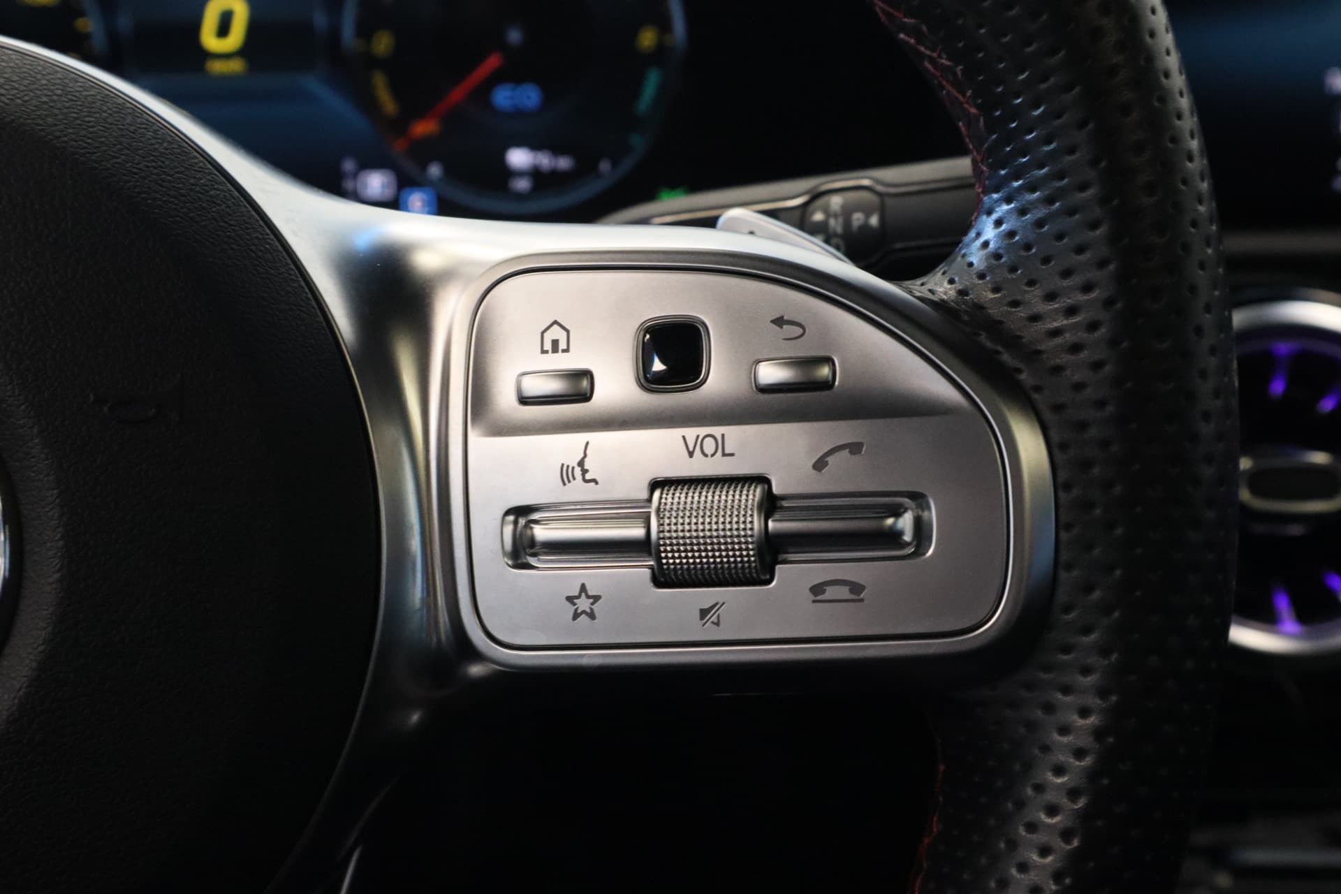 Mercedes-Benz A-Klasse 250 e Premium Plus thumbnail 9