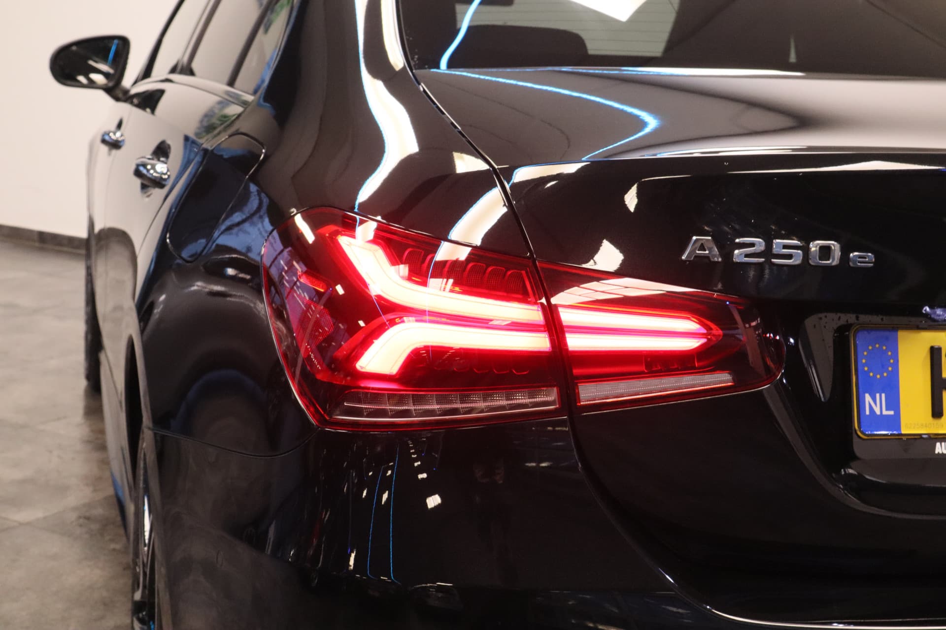 Mercedes-Benz A-Klasse 250 e Premium Plus thumbnail 26