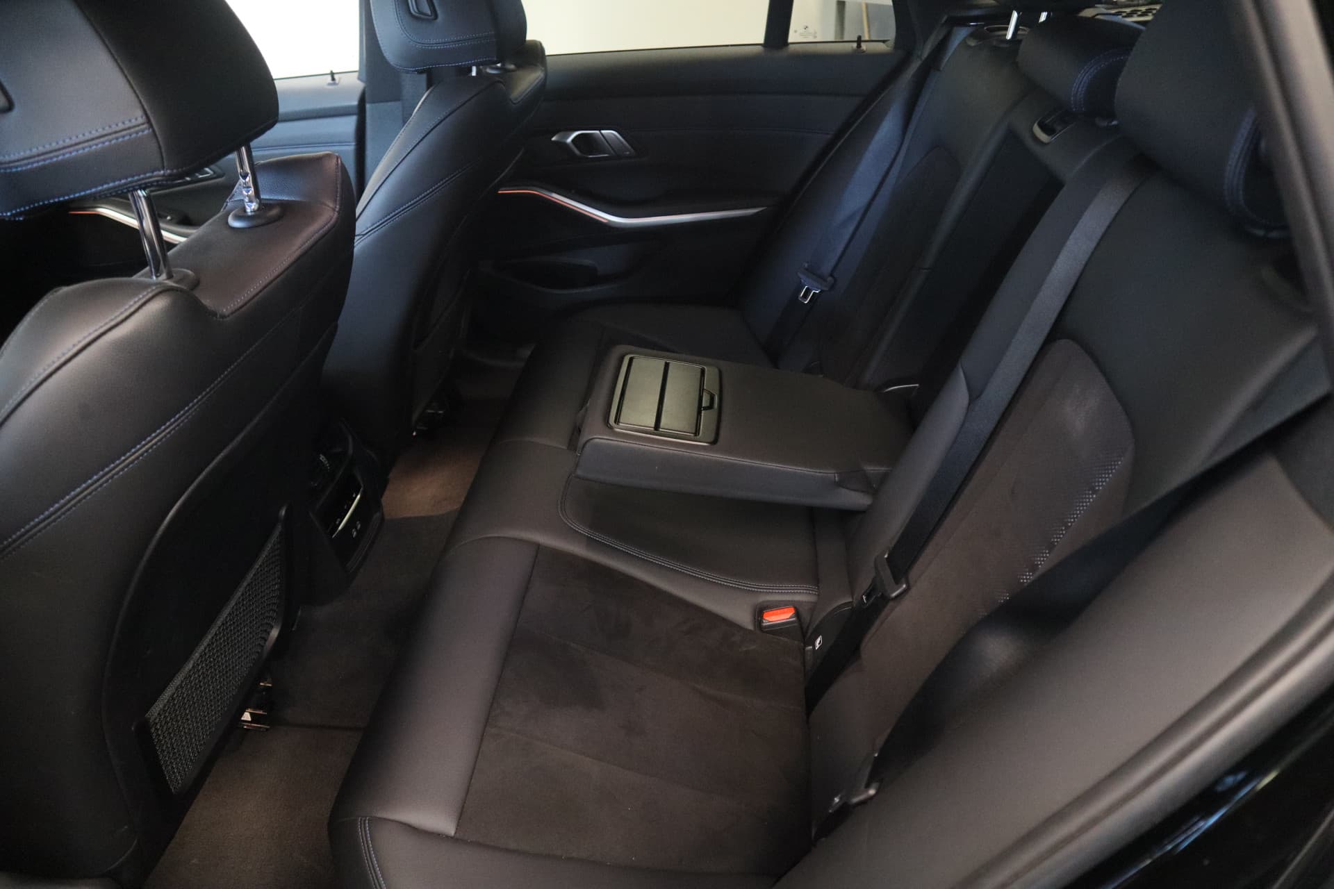 BMW 3 Serie Touring 320i M-Sport Business Edition thumbnail 17