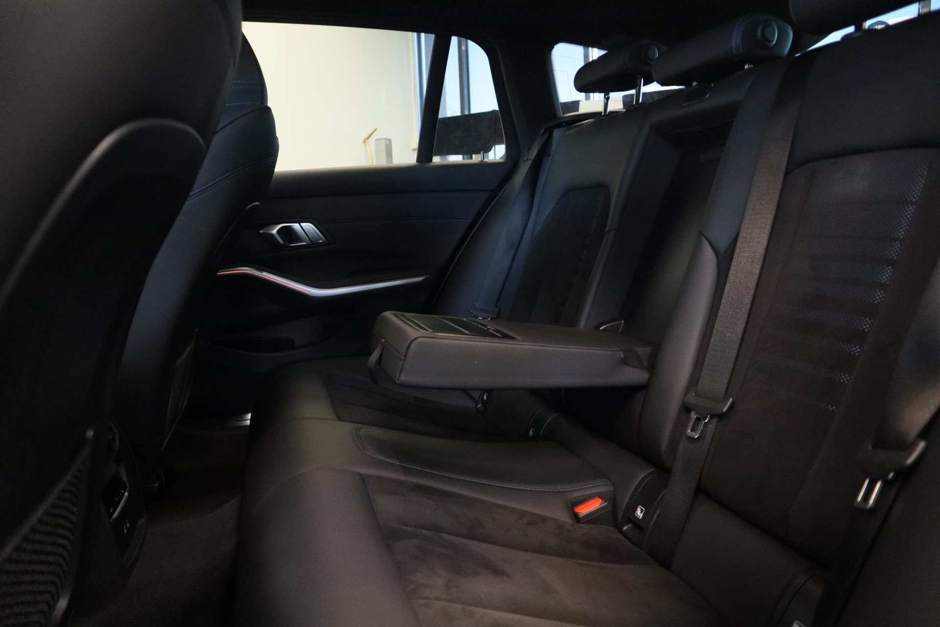 BMW 3 Serie Touring 320i M-Sport Business Edition thumbnail 18