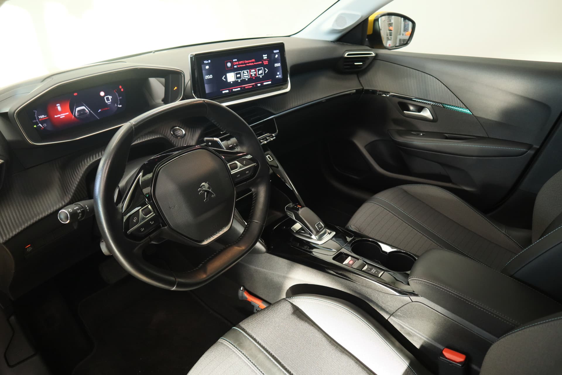 Peugeot 208 1.2 PureTech Allure thumbnail 5