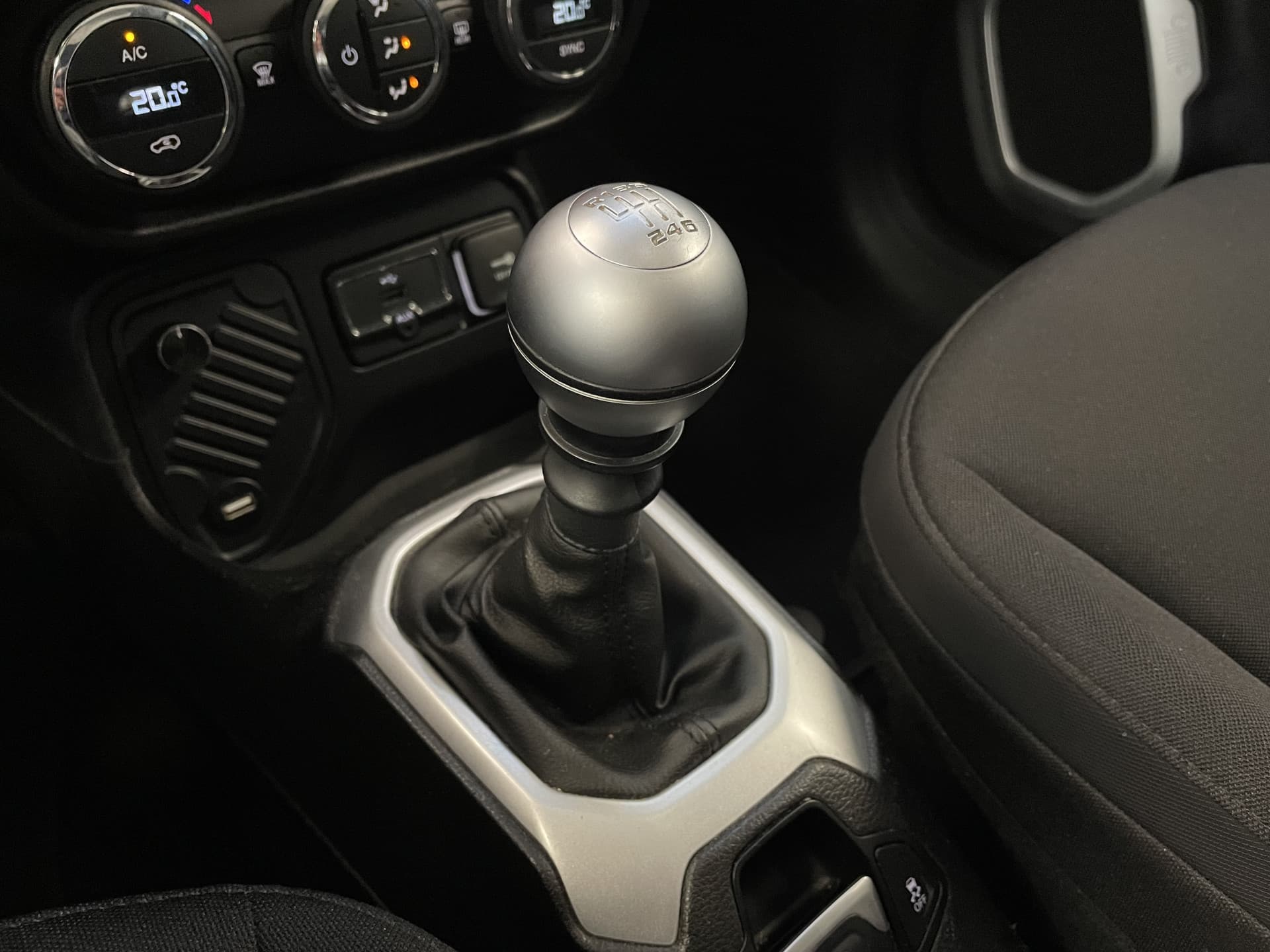 Jeep Renegade 1.4 MultiAir Limited thumbnail 10