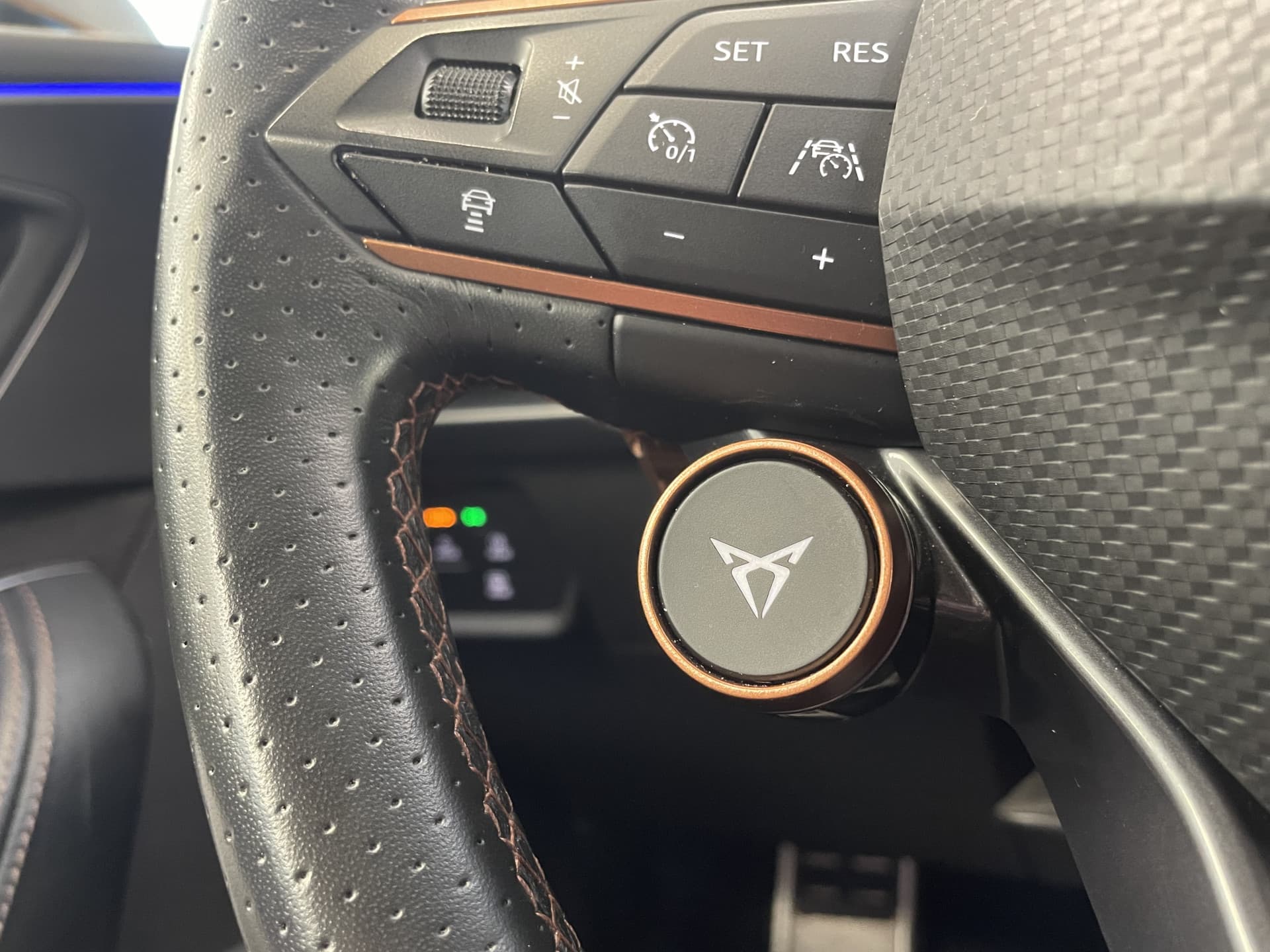 CUPRA Leon 1.4 e-Hybrid VZ Business thumbnail 9