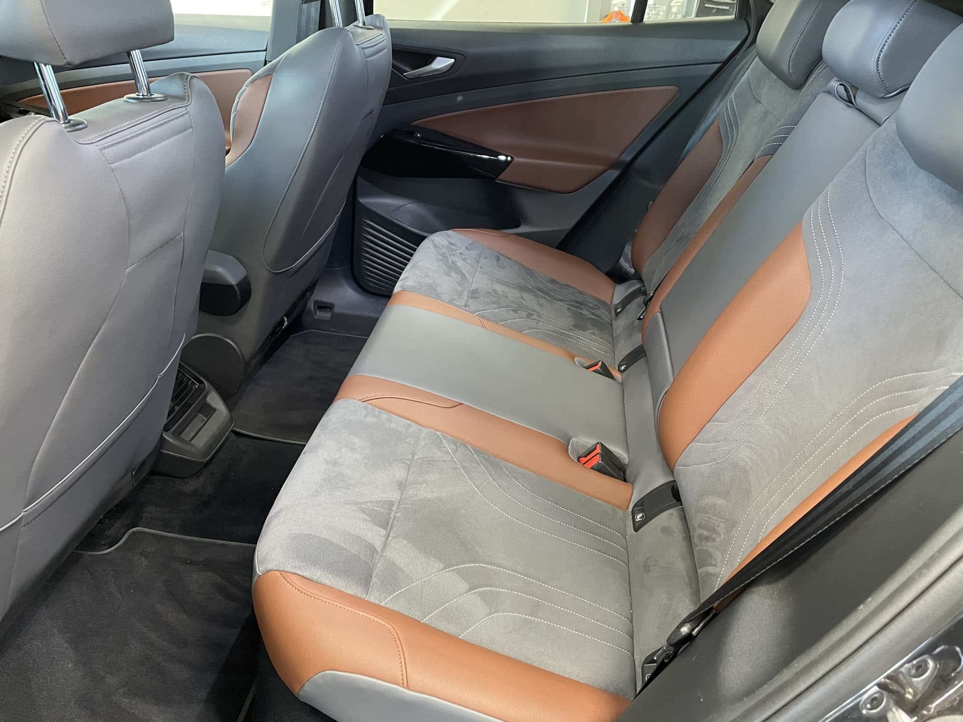 Volkswagen ID.4 First 77 kWh thumbnail 11