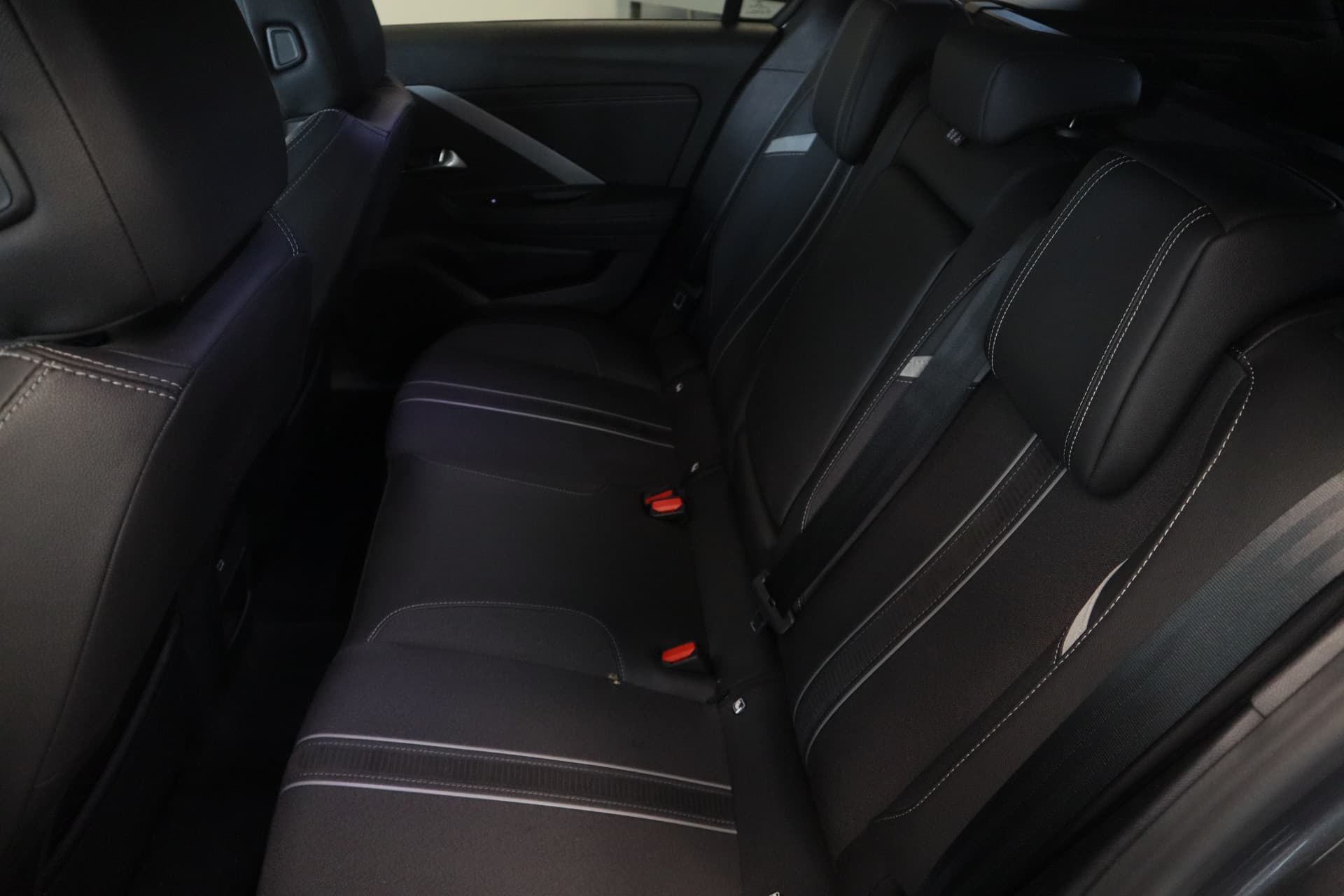 Opel Astra Sports Tourer 1.2 Turbo Hybrid GS thumbnail 18