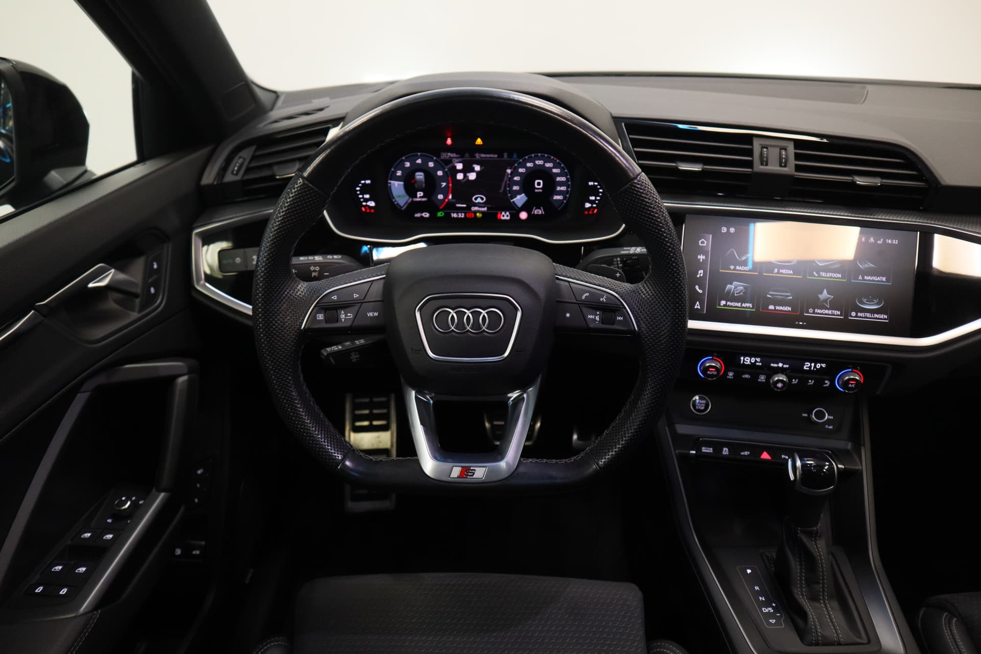 Audi Q3 Sportback 45 TFSI e S Edition thumbnail 6