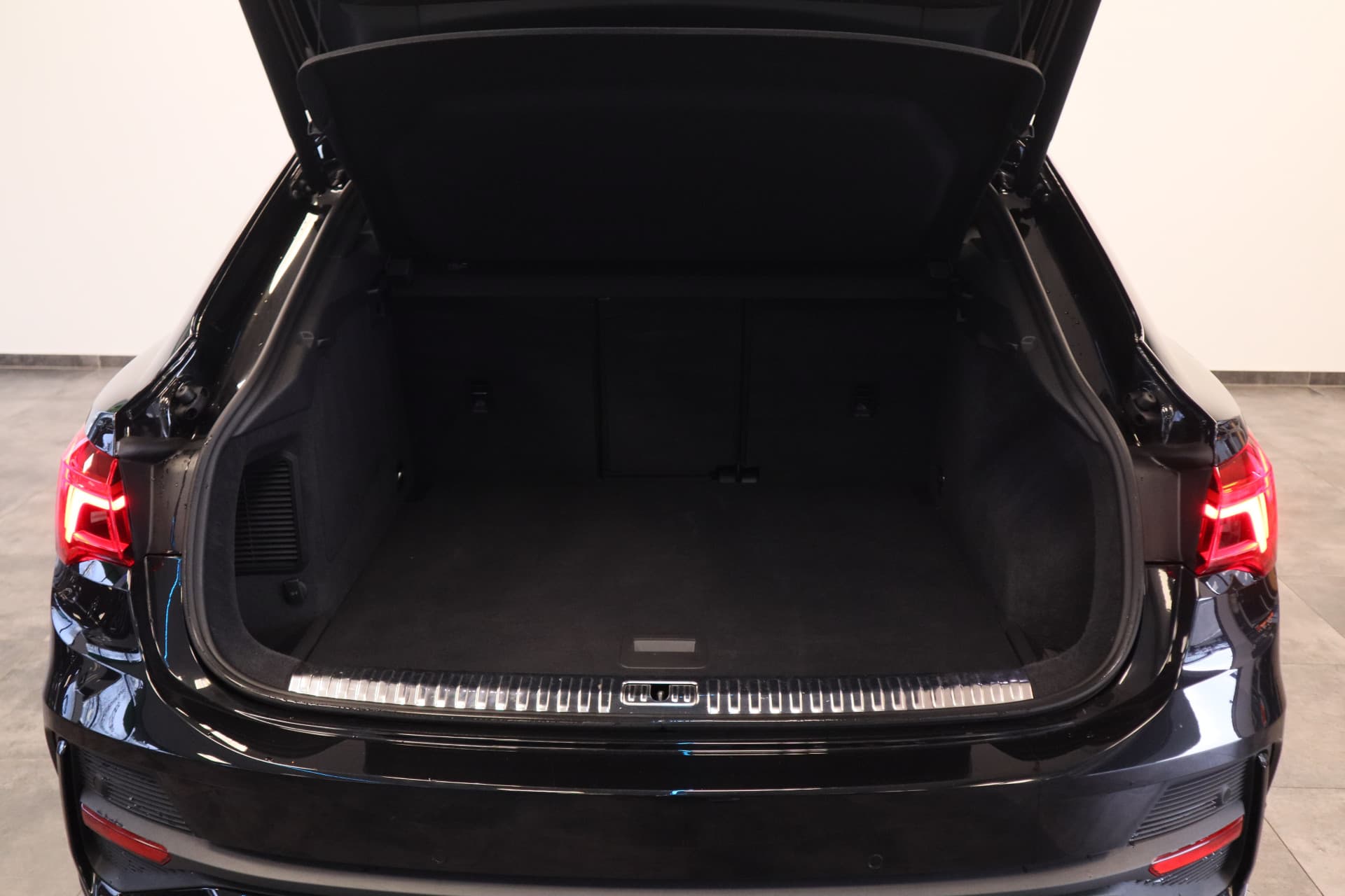 Audi Q3 Sportback 45 TFSI e S Edition thumbnail 26