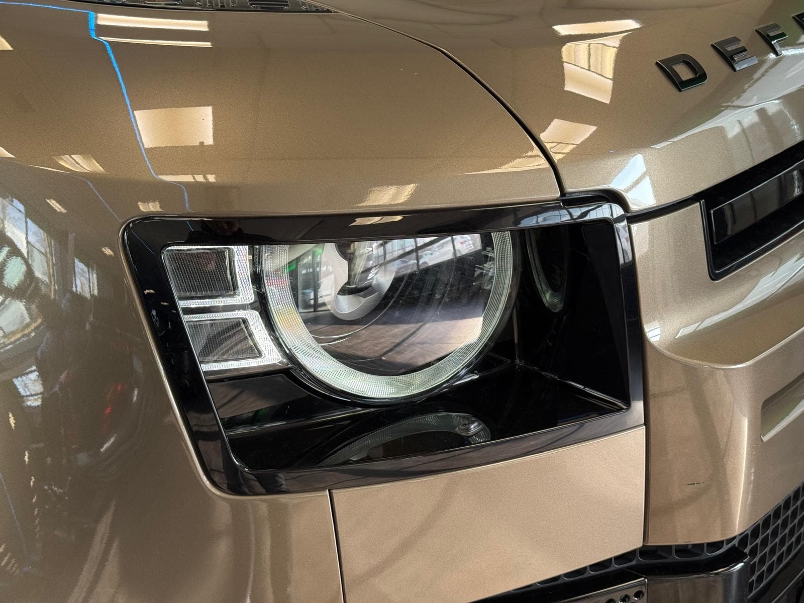 Land Rover Defender 110 2.0 P400e 110 X-Dynamic HSE thumbnail 4