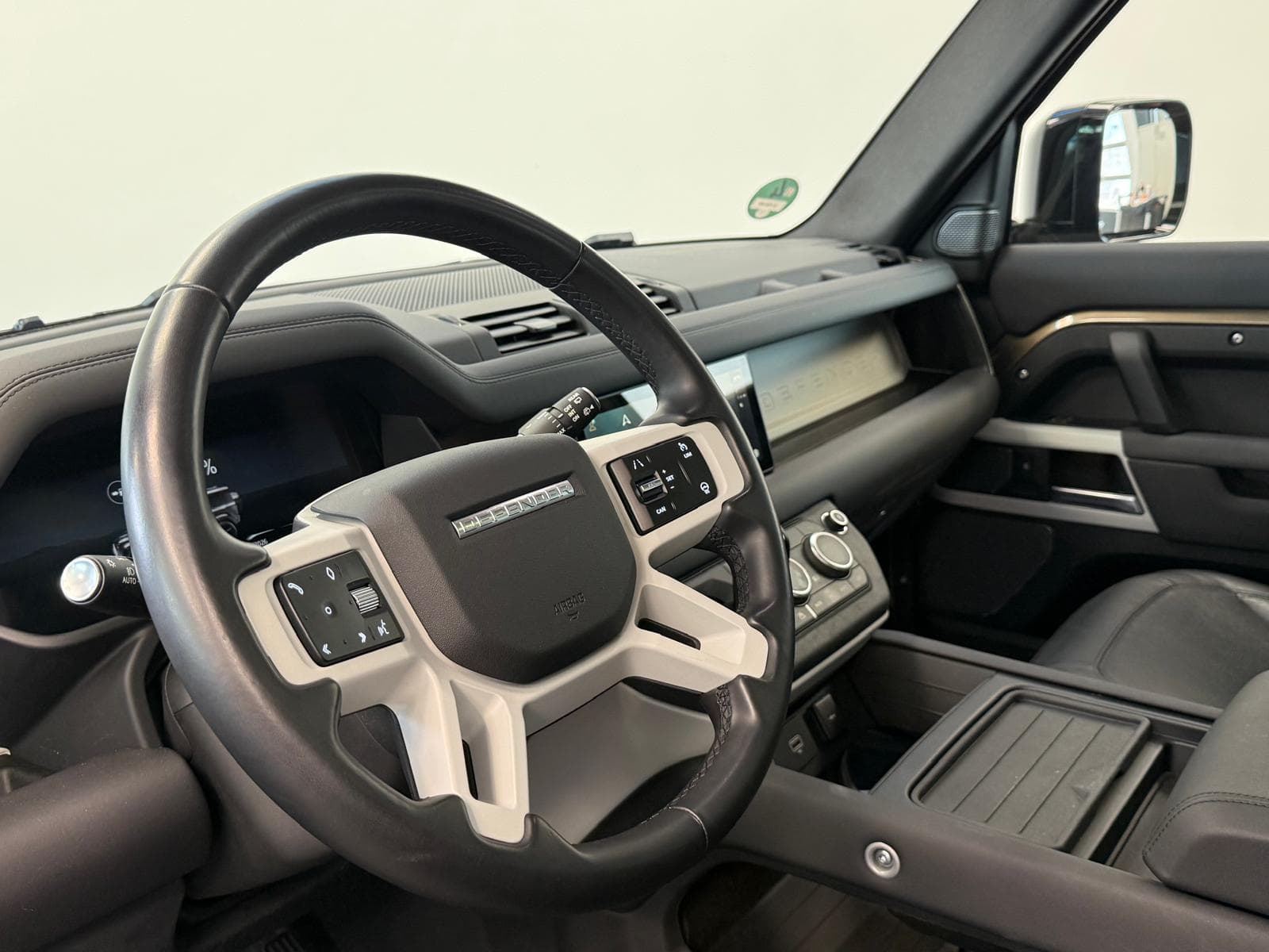 Land Rover Defender 110 2.0 P400e 110 X-Dynamic HSE thumbnail 8