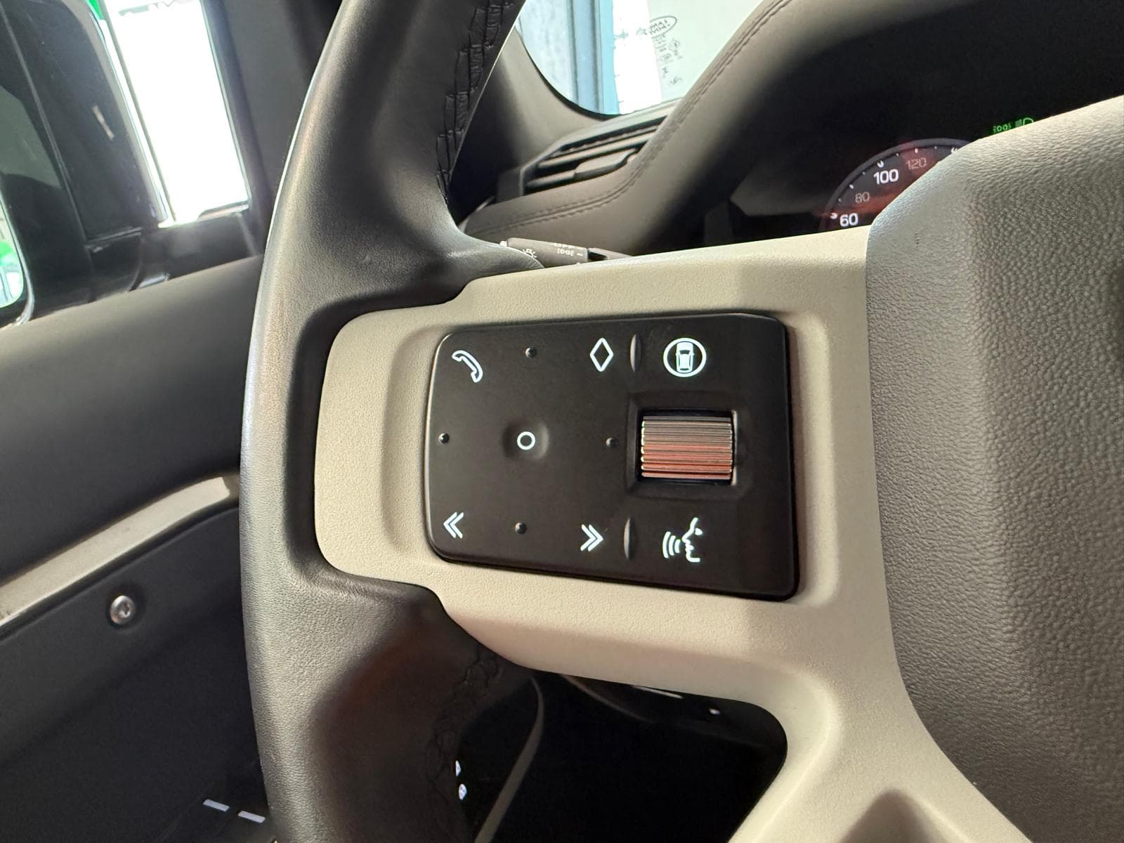 Land Rover Defender 110 2.0 P400e 110 X-Dynamic HSE thumbnail 10