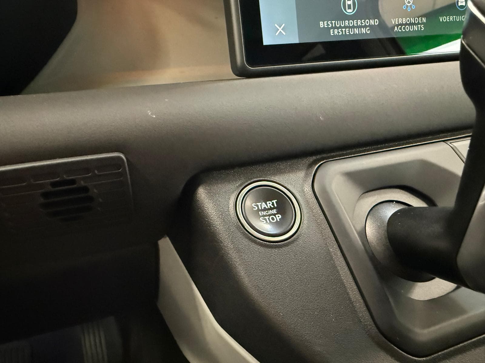 Land Rover Defender 110 2.0 P400e 110 X-Dynamic HSE thumbnail 16