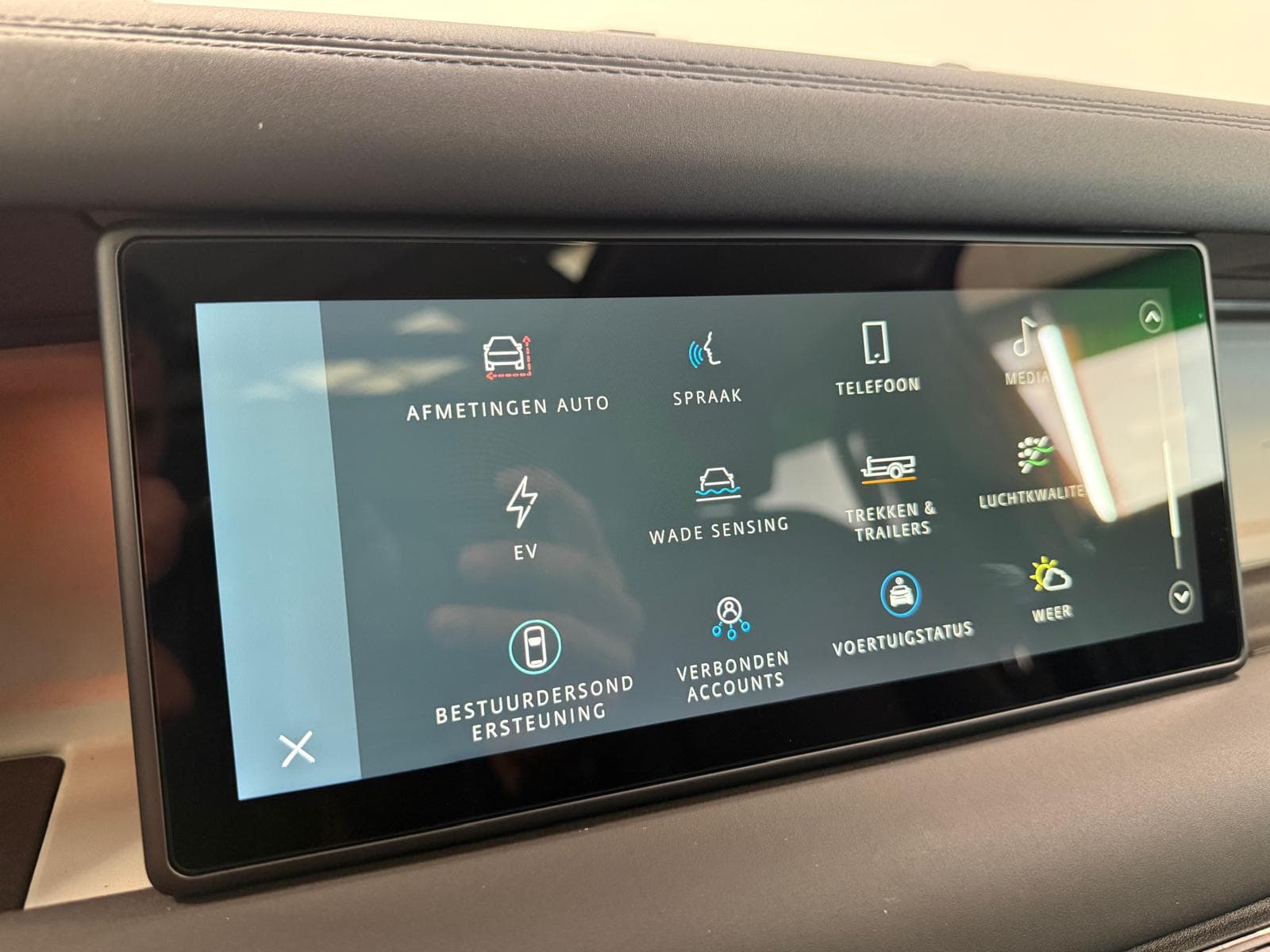 Land Rover Defender 110 2.0 P400e 110 X-Dynamic HSE thumbnail 25