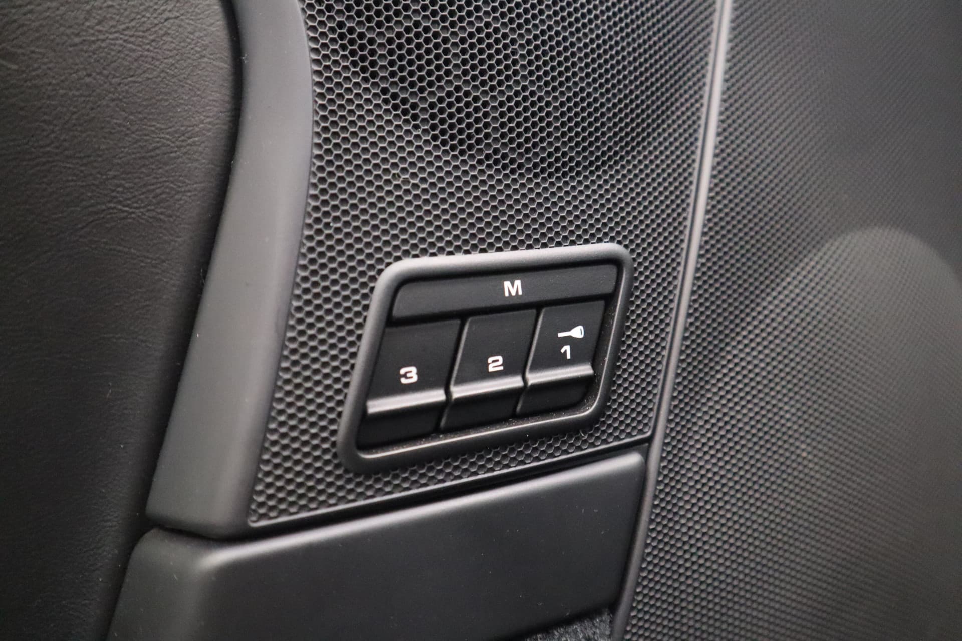 Porsche 911 3.8 Carrera 4S thumbnail 10