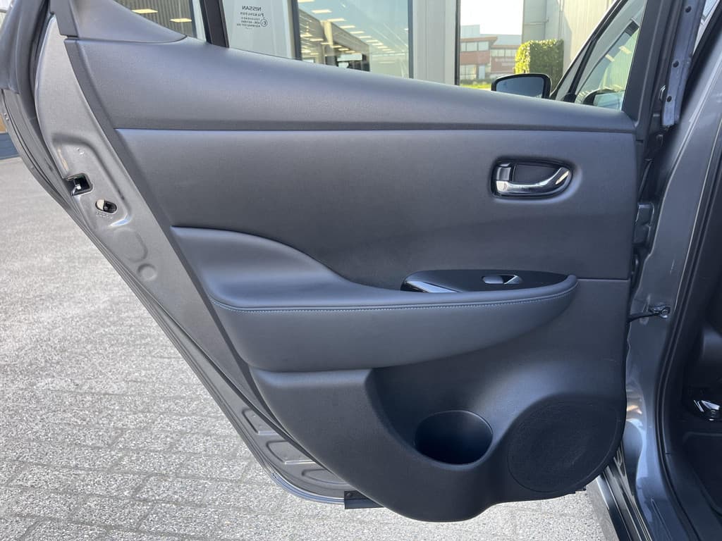 Nissan Leaf Tekna 40 kWh thumbnail 15