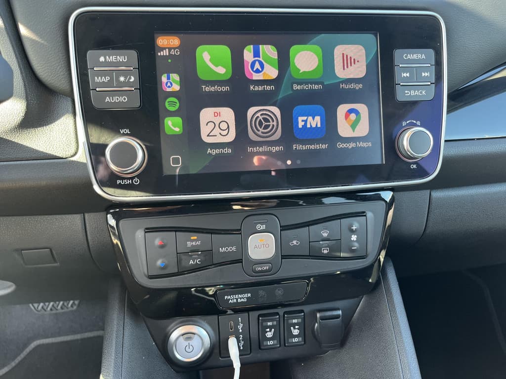 Nissan Leaf Tekna 40 kWh thumbnail 8