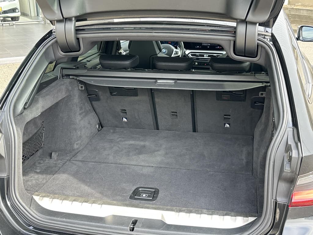 BMW 3 Serie Touring 330e M Pakket thumbnail 10