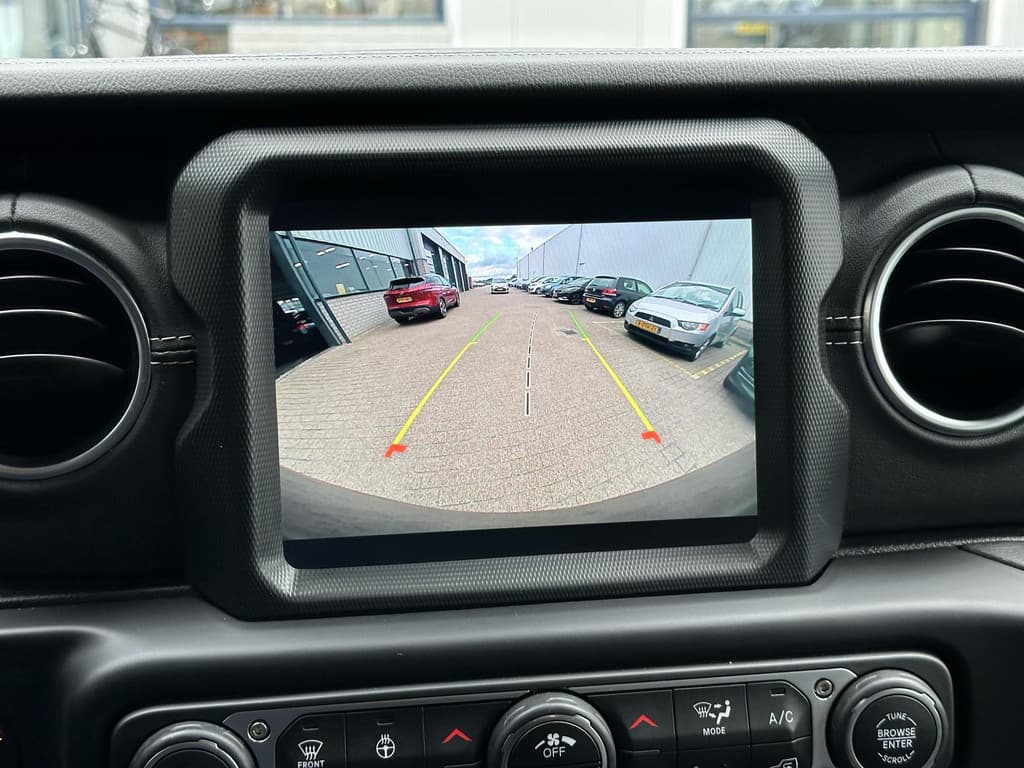 Jeep Wrangler Unlimited 4xe 380 Sahara thumbnail 31