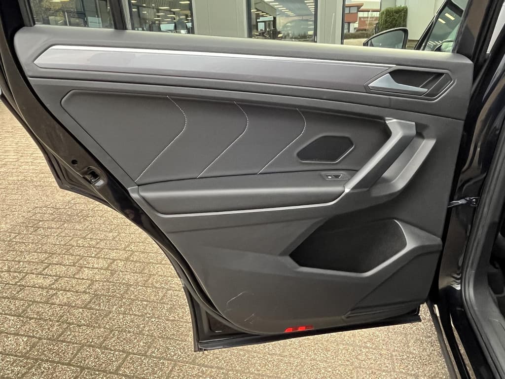 Volkswagen Tiguan Allspace 1.5 TSI Highline Business R thumbnail 18