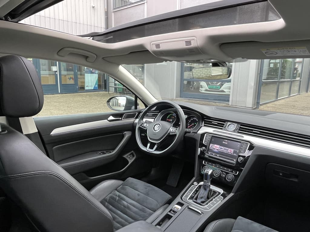 Volkswagen Passat 1.4 TSI GTE Connected Series Plus thumbnail 4