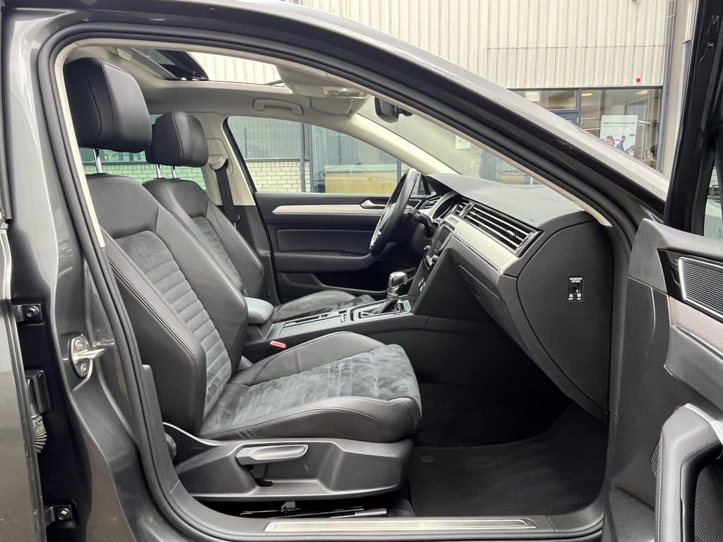 Volkswagen Passat 1.4 TSI GTE Connected Series Plus thumbnail 32