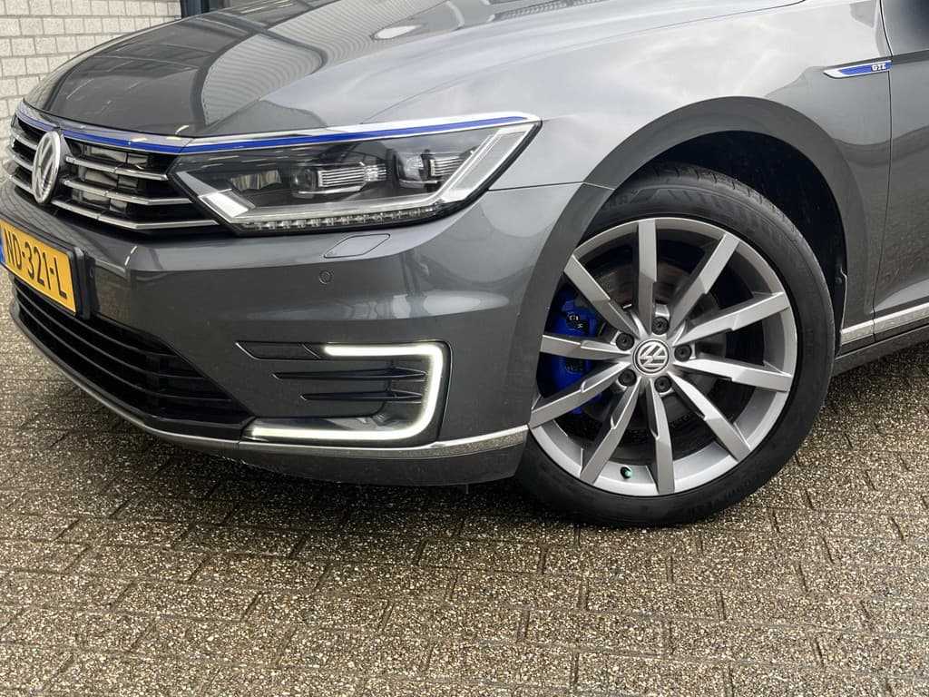 Volkswagen Passat 1.4 TSI GTE Connected Series Plus thumbnail 37