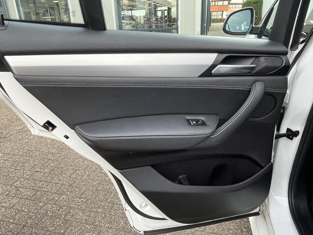 BMW X4 xDrive20i High Executive M Sport Edition thumbnail 19