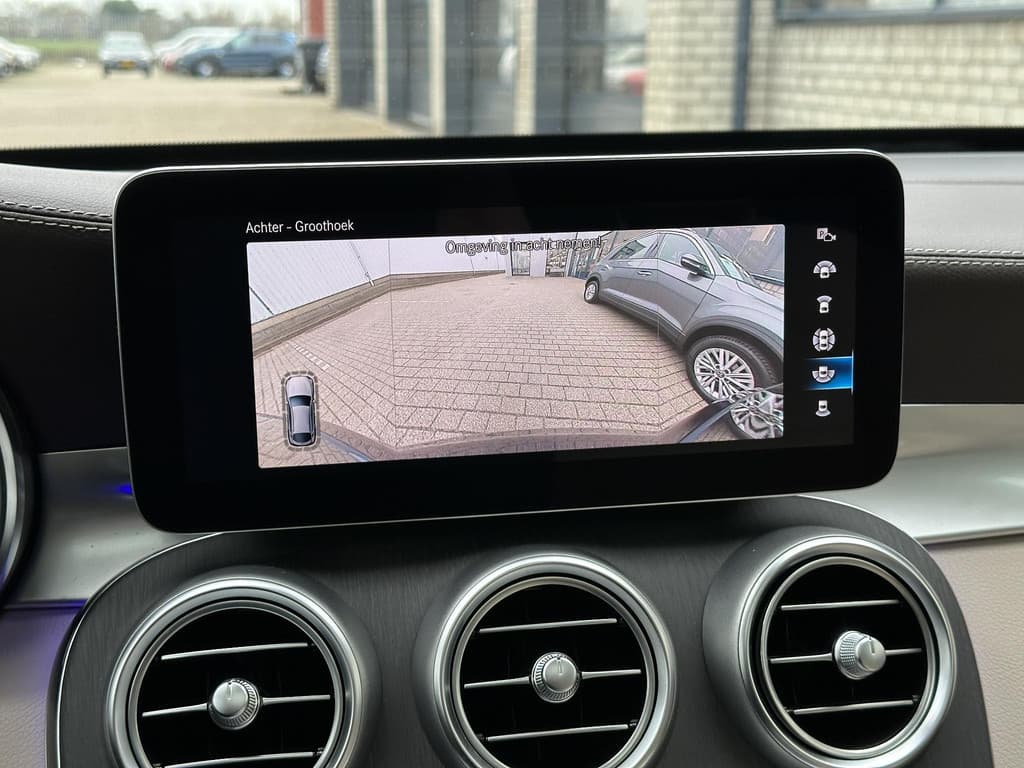 Mercedes-Benz GLC Coupé 300e 4MATIC Business Solution Luxury thumbnail 31