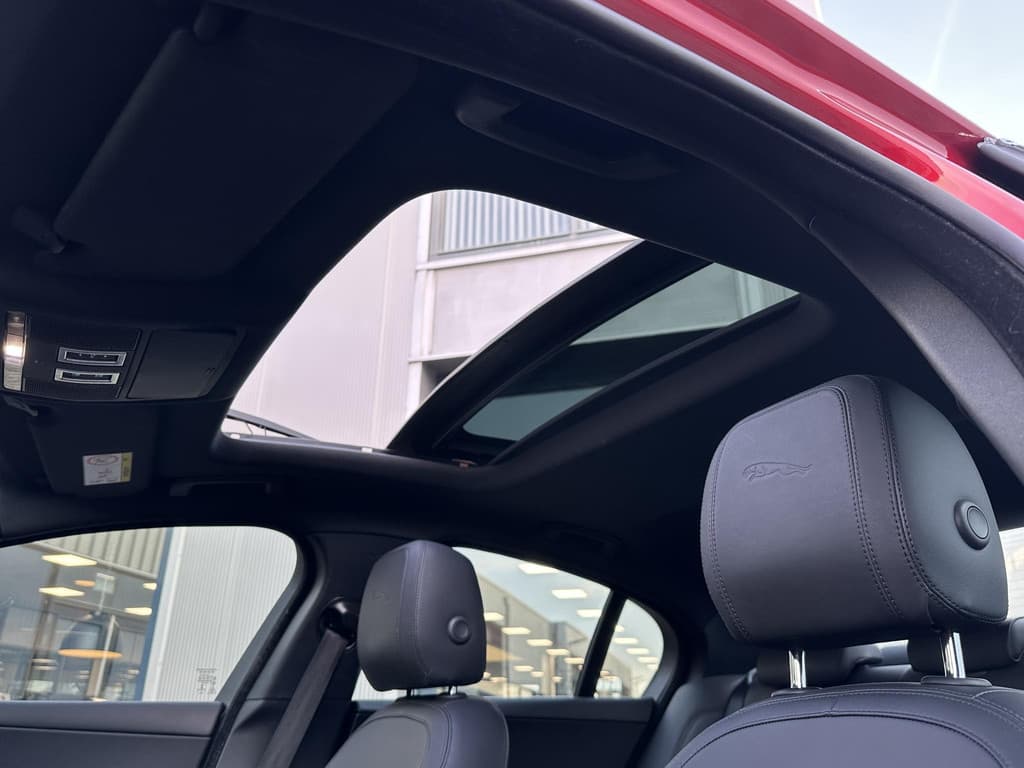 Jaguar XE 2.0 Portfolio thumbnail 15