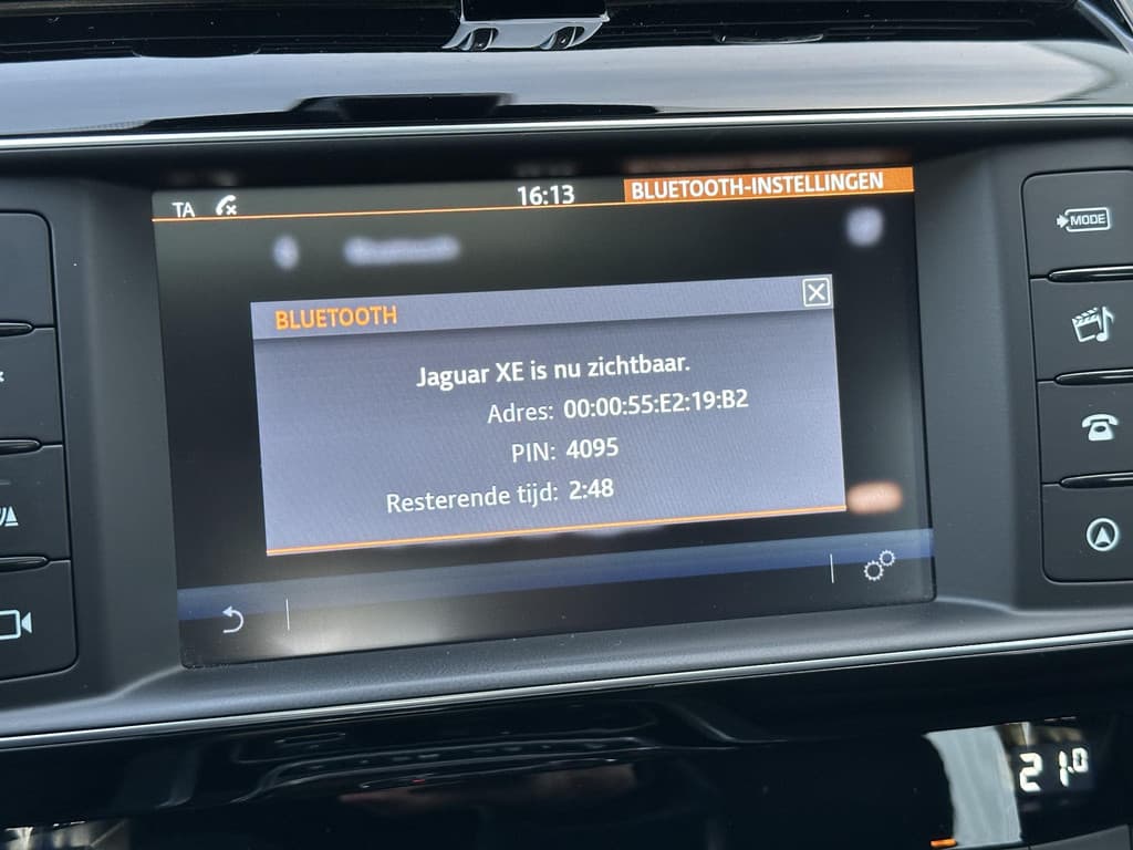 Jaguar XE 2.0 Portfolio thumbnail 18