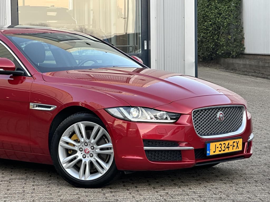 Jaguar XE 2.0 Portfolio thumbnail 25