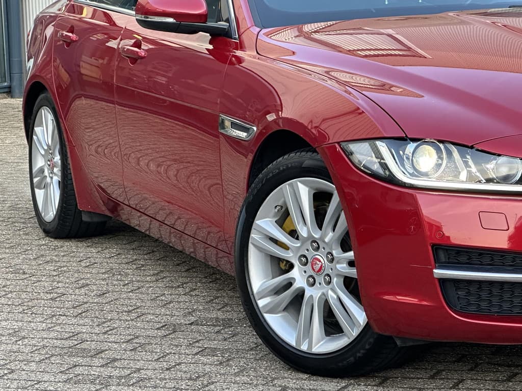 Jaguar XE 2.0 Portfolio thumbnail 31