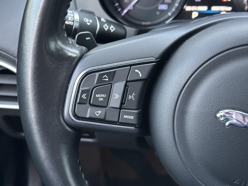 Jaguar XE 2.0 Portfolio thumbnail 34