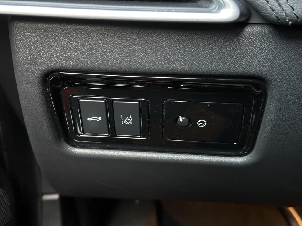 Jaguar XE 2.0 Portfolio thumbnail 42