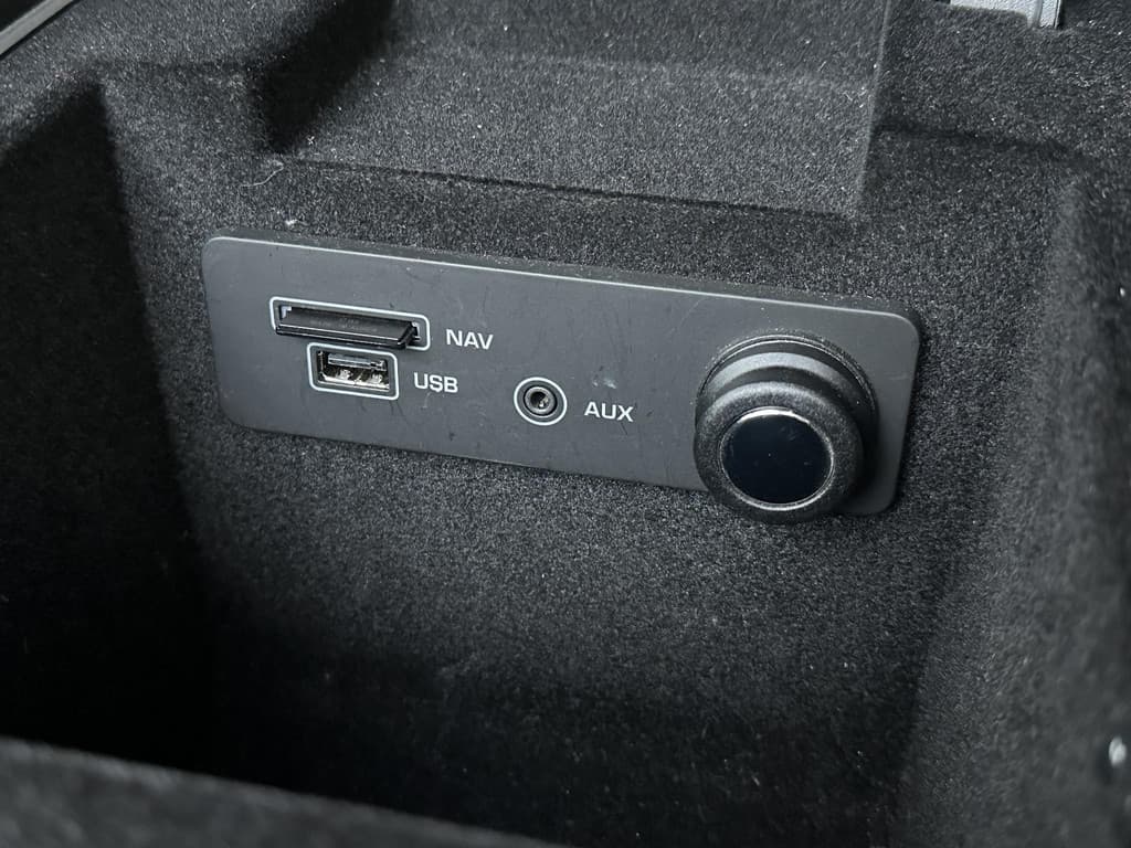 Jaguar XE 2.0 Portfolio thumbnail 43