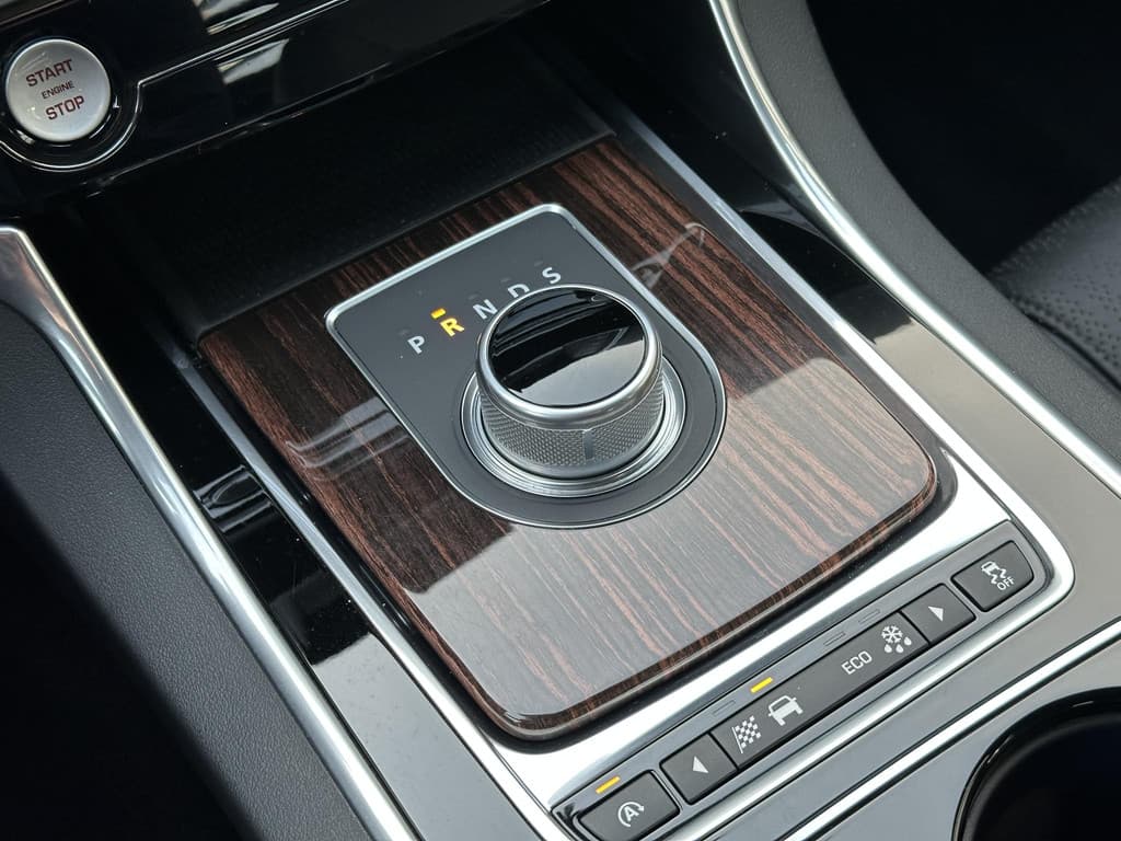 Jaguar XE 2.0 Portfolio thumbnail 46