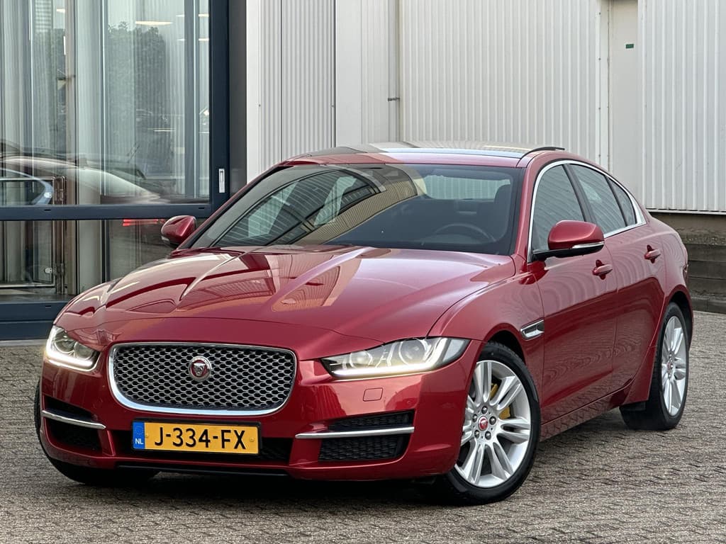 Jaguar XE 2.0 Portfolio thumbnail 8