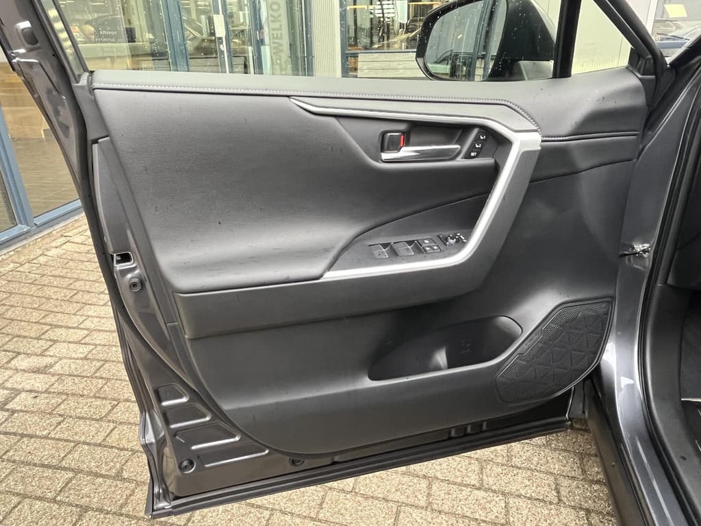 Toyota RAV4 2.5 Hybrid AWD Style thumbnail 11