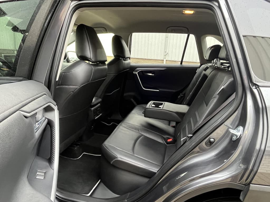 Toyota RAV4 2.5 Hybrid AWD Style thumbnail 17