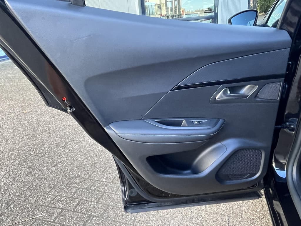 Peugeot 2008 1.2 PureTech Allure Pack thumbnail 18