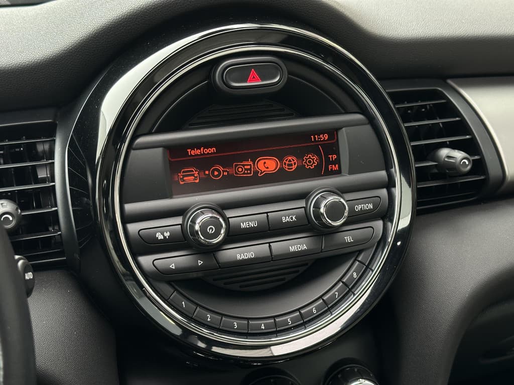 MINI Cabrio 1.5 Cooper Pepper Serious Business thumbnail 11