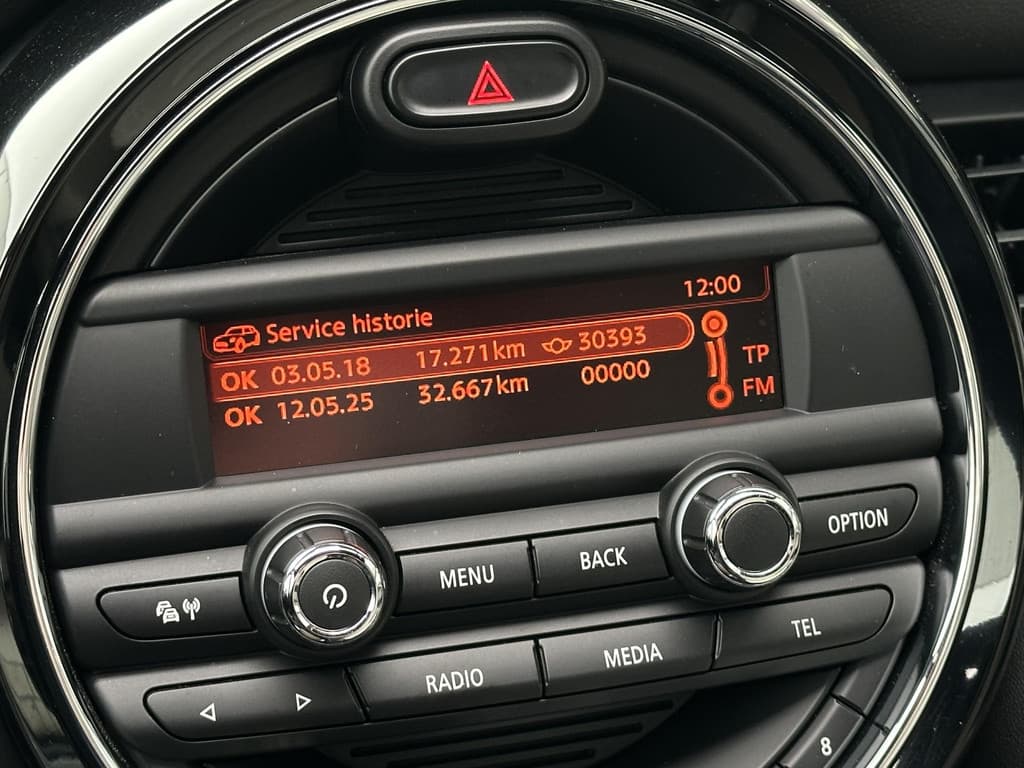 MINI Cabrio 1.5 Cooper Pepper Serious Business thumbnail 12