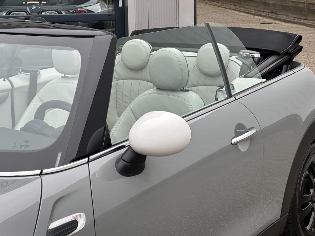 MINI Cabrio 1.5 Cooper Pepper Serious Business thumbnail 17