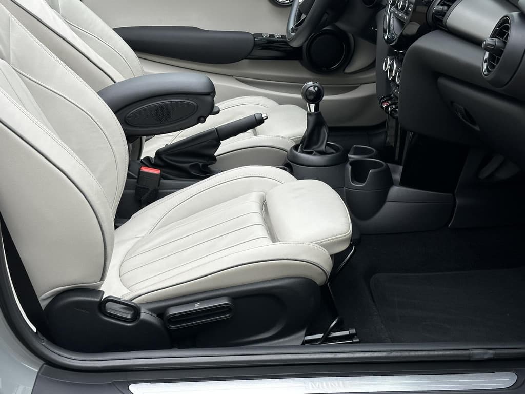 MINI Cabrio 1.5 Cooper Pepper Serious Business thumbnail 24