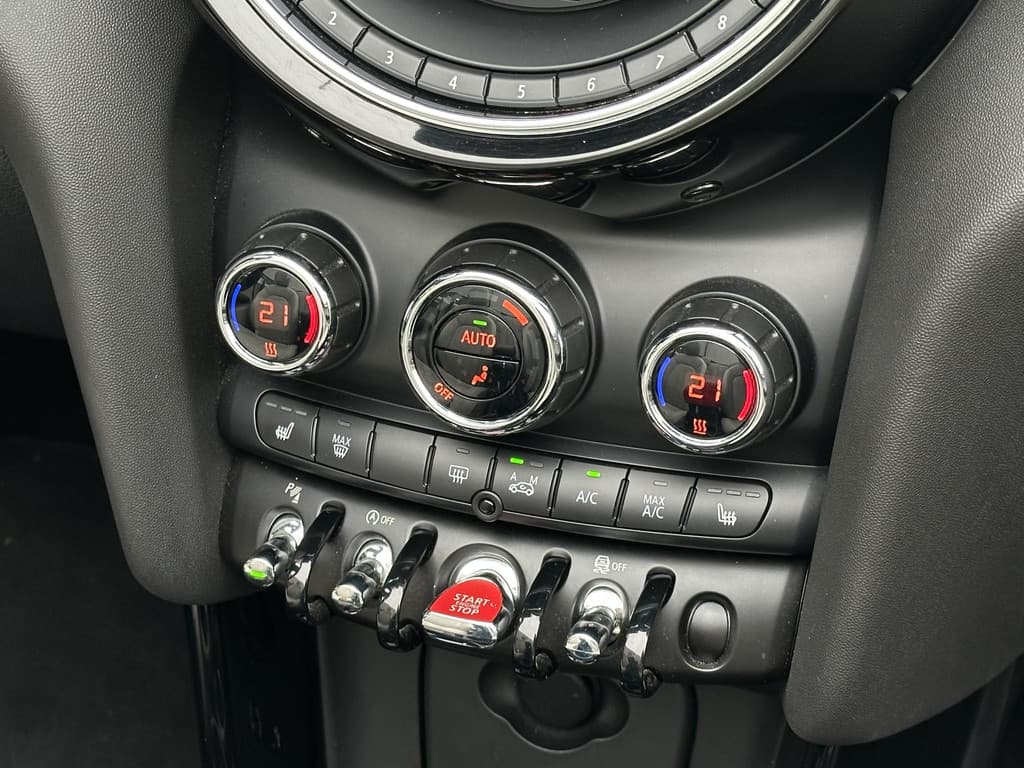 MINI Cabrio 1.5 Cooper Pepper Serious Business thumbnail 29