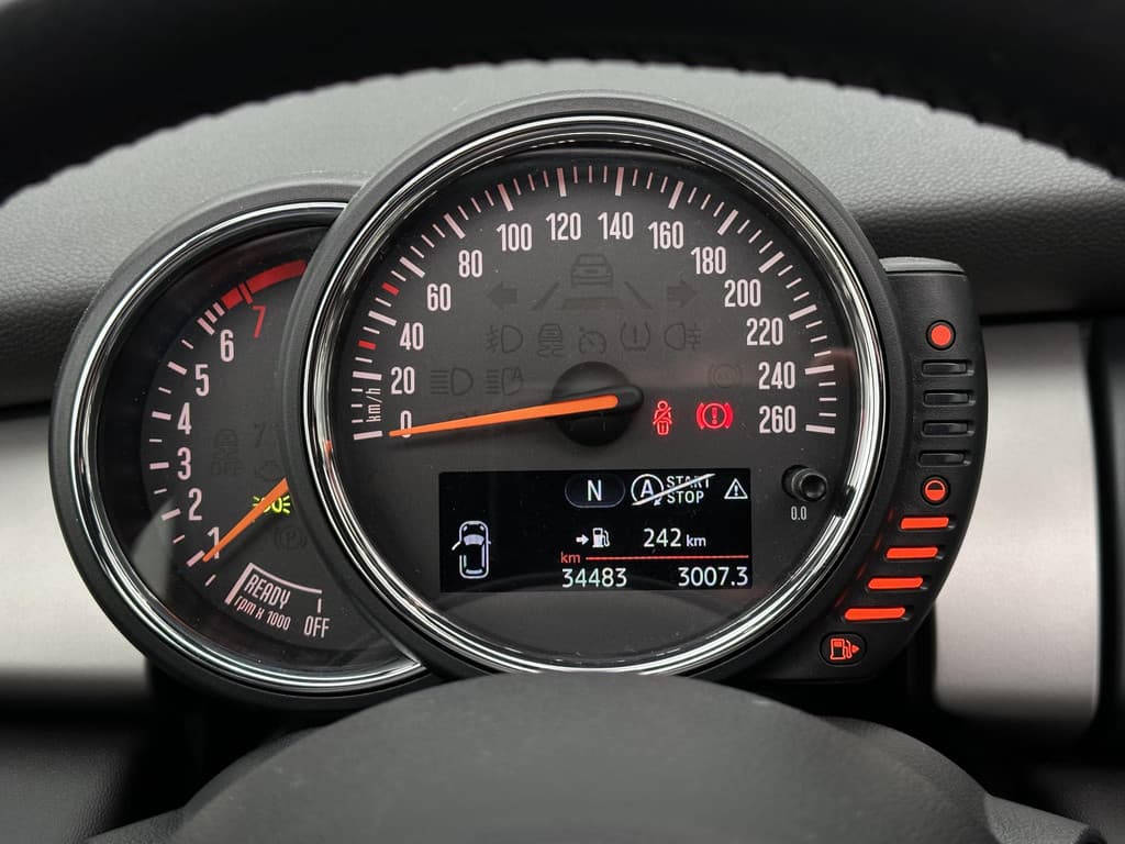 MINI Cabrio 1.5 Cooper Pepper Serious Business thumbnail 4