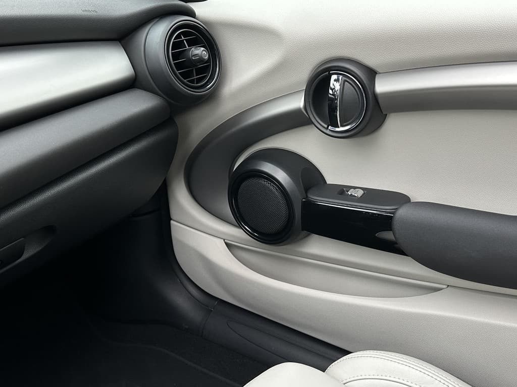 MINI Cabrio 1.5 Cooper Pepper Serious Business thumbnail 38